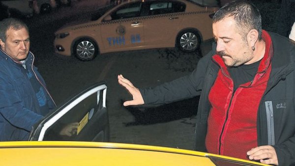 Ata Demirer ayakta zor durdu