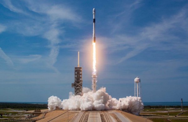 Dünya yörüngesinde uydu yarışı