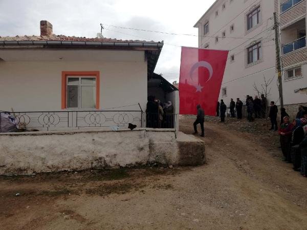 Şehitlerin baba ocağına ateş düştü