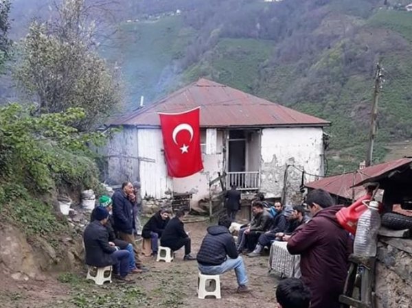 Şehitlerin baba ocağına ateş düştü