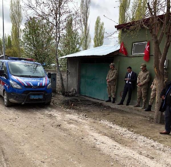 Şehitlerin baba ocağına ateş düştü