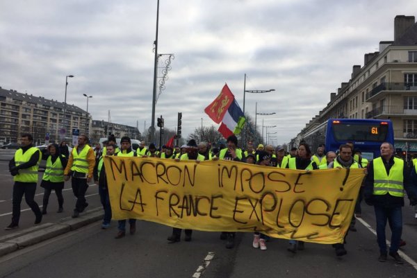 Fransa ve İngiltere'de aynı anda eylemler devam ediyor