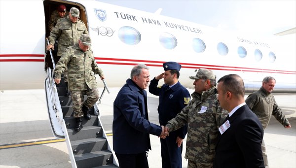 Milli Savunma Bakanı Akar sınırda