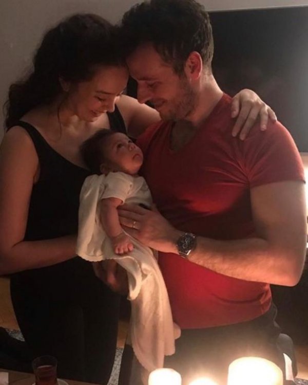 Azra Akın oğlunun adını göğsüne kazıtacak