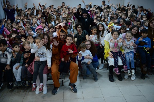 Lise öğrencilerinden köylerdeki çocuklar için tiyatro