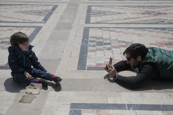 a Binlerce kişi Anıtkabir'e akın etti