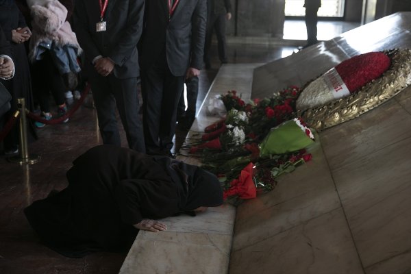 a Binlerce kişi Anıtkabir'e akın etti