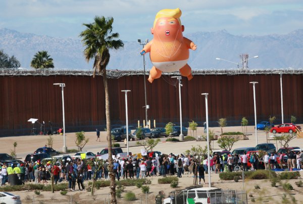 r İngiliz aktivistler Trump'ı protesto edecek