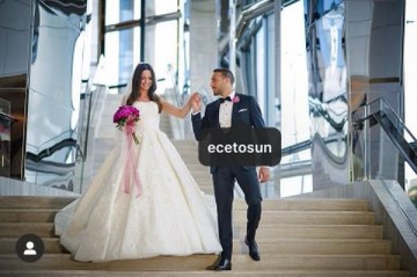 Cenk Tosun'dan aşk dolu paylaşımlar