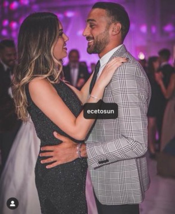 Cenk Tosun'dan aşk dolu paylaşımlar