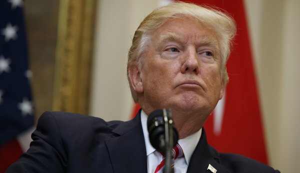 r Trump koltuğunu kaybetmekten korkuyor