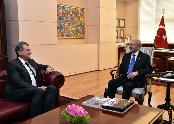 Kemal Kılıçdaroğlu'nun odasında yer alan kendi heykeli