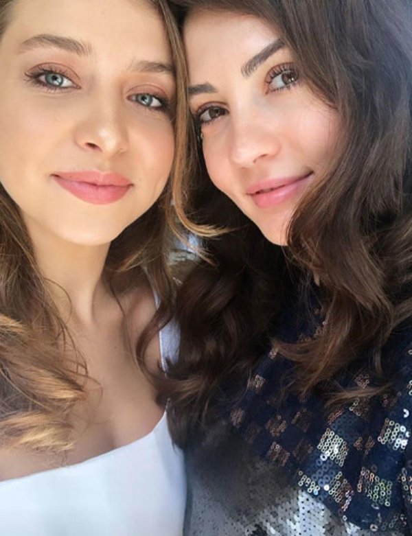 Hande Erçel'in ablası evlendi