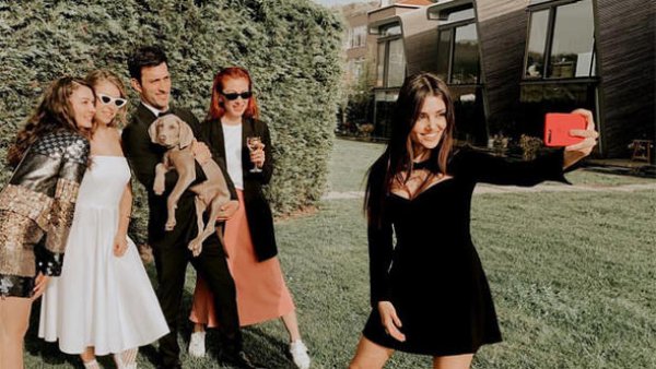 Hande Erçel'in ablası evlendi