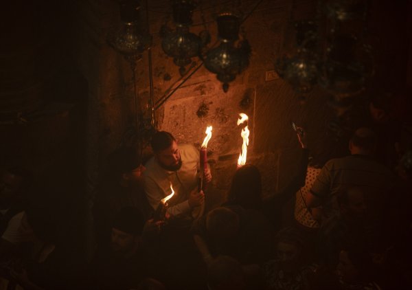 a Kudüs'te Kutsal Ateş ayini