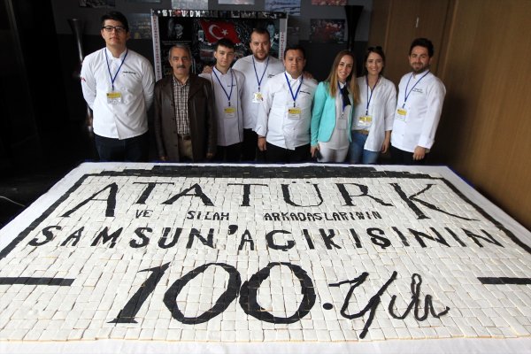 a 500 kilogram çikolatadan Atatürk Anıtı