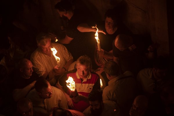 a Kudüs'te Kutsal Ateş ayini