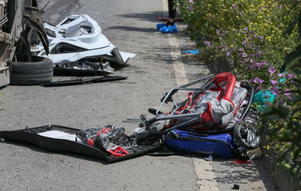 İzmir’de feci kaza: 3'ü çocuk 7 kişi öldü