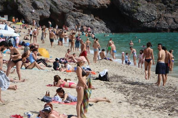 Türkiye'ye turist akını başladı