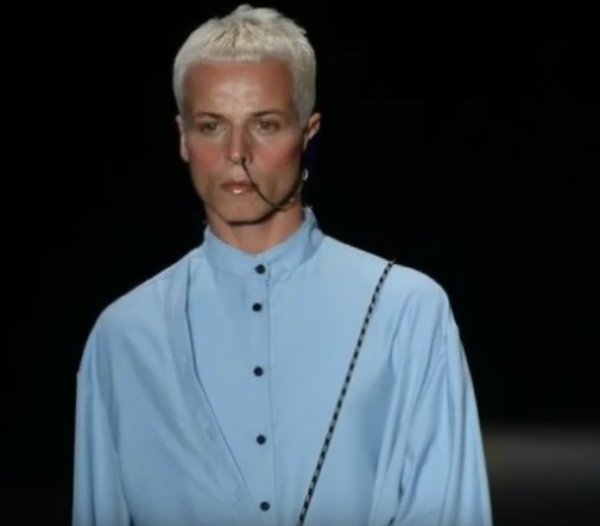 Brezilyalı manken podyumda hayatını kaybetti