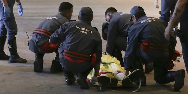 Brezilyalı manken podyumda hayatını kaybetti