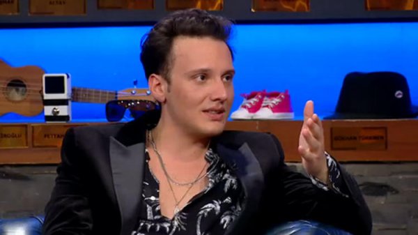 Şarkıcı Edis’ten sahte hesap itirafı