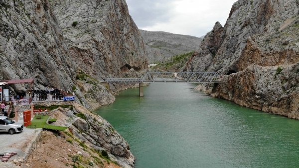i Fırat üzerinde zipline keyfi