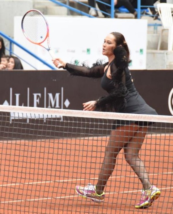 Hülya Avşar: Gençlere örnek olmak istedim