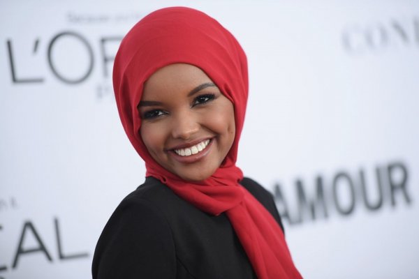 Dünyanın ilk tesettürlü modeli: Halima Aden