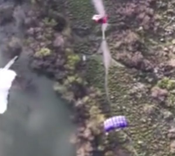 ABD'li heyecan tutkunu paraşütçüler