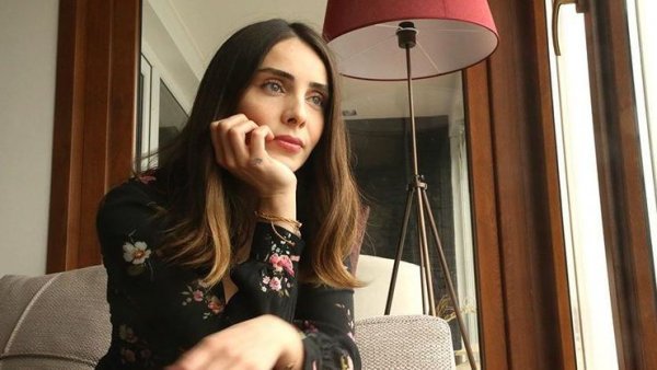 Nur Fettahoğlu'ndan küvet pozu