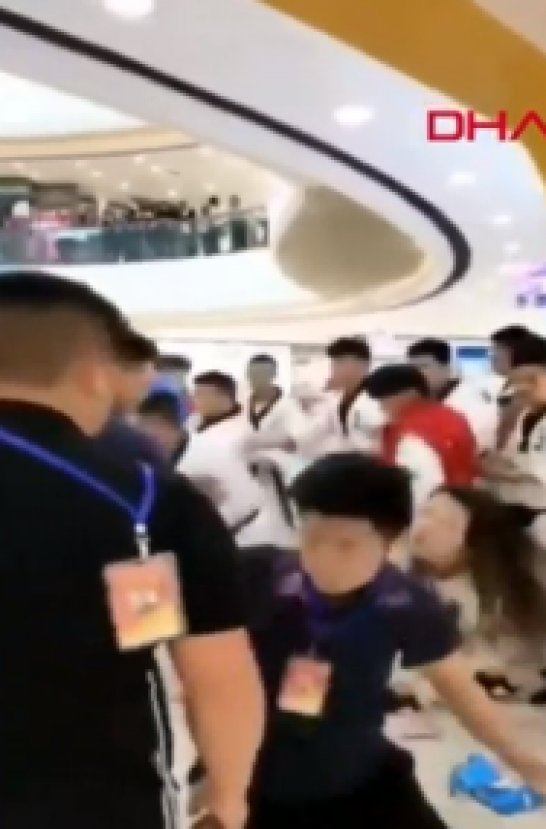 Çin’de AVM’de tekvandocu kavgası