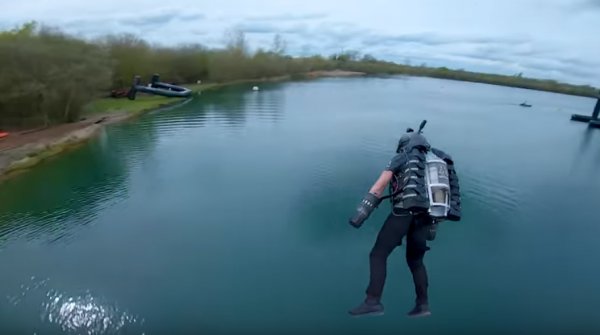 Uçan insanlar yarışmaya başladı