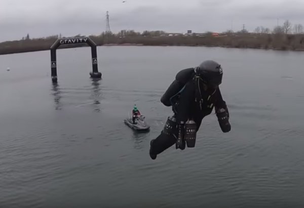 Uçan insanlar yarışmaya başladı