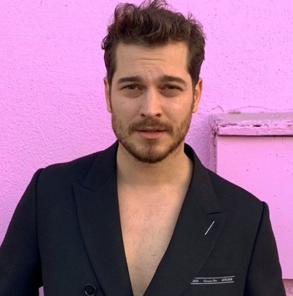Çağatay Ulusoy, Serenay Sarıkaya'yı beğendi