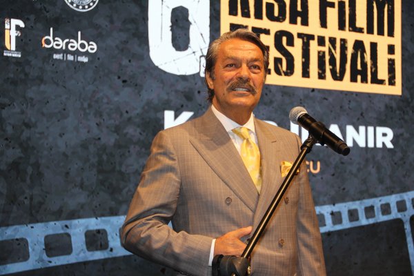 i Kadir İnanır: Uygulamalı sinema eğitimi verilmeli