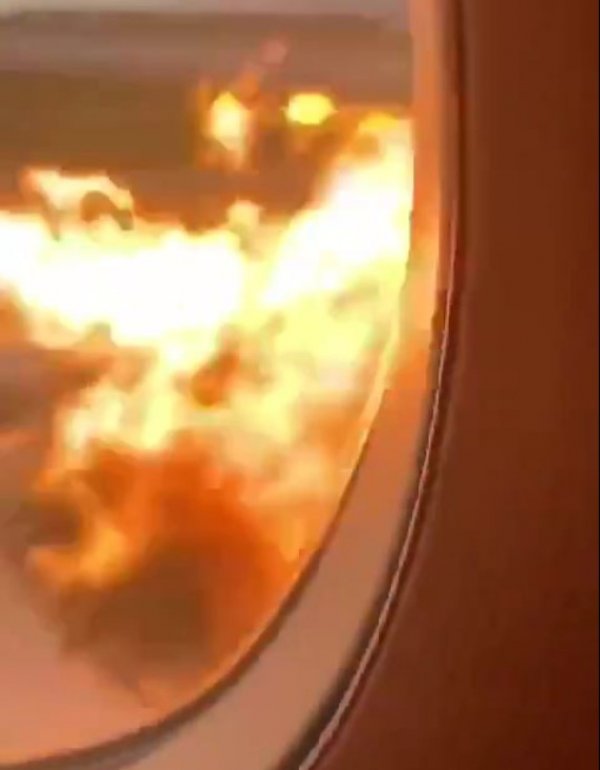Rusya'daki uçak yangınının içeriden görüntüsü
