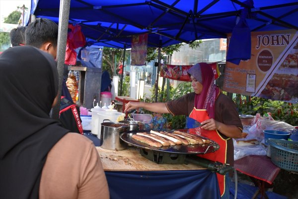 Malezya'da ilk oruç açıldı