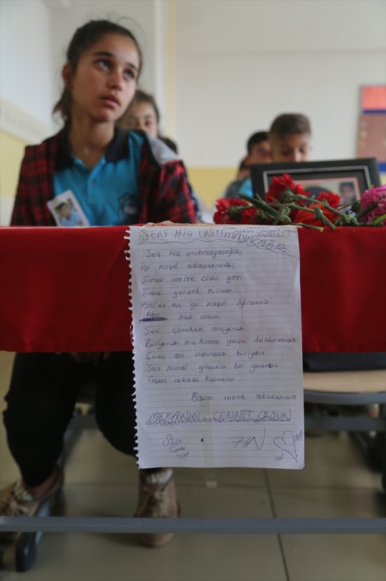 a Teröre kurban giden Diyar'ın sınıf arkadaşları üzgün