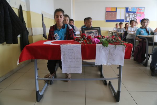 a Teröre kurban giden Diyar'ın sınıf arkadaşları üzgün