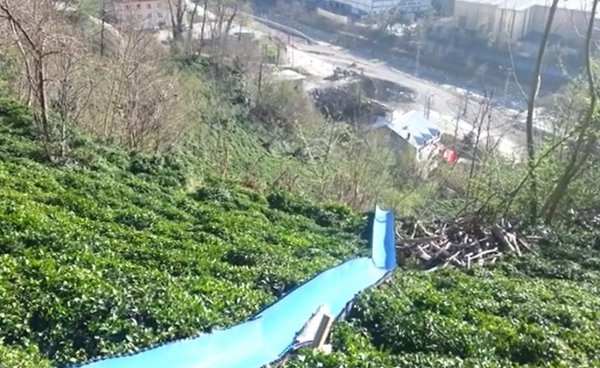 i Rizeli vatandaş odun kaydırağı yaptı