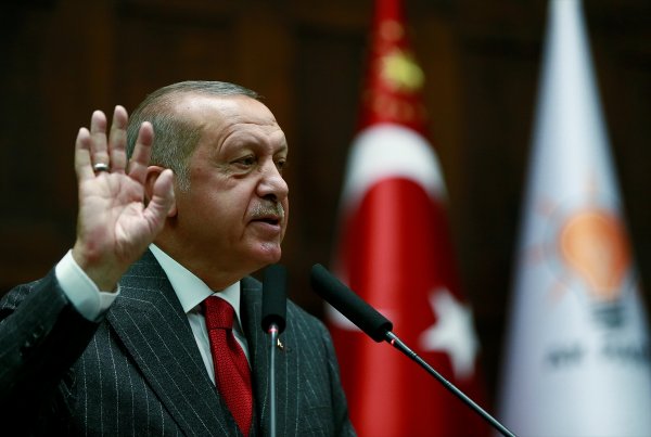 a Erdoğan: Ekonomideki dalgalanmayı atlatacağız