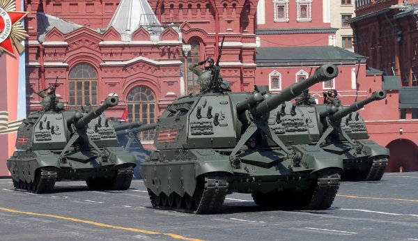 r Rusya'da Zafer Bayramı gösterisi