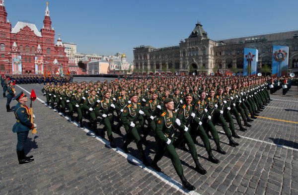 r Rusya'da Zafer Bayramı gösterisi