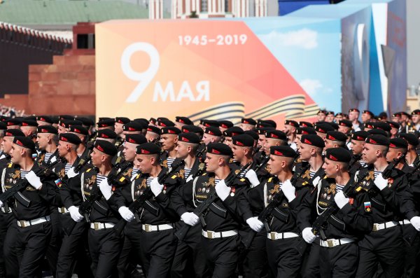 r Rusya'da Zafer Bayramı gösterisi