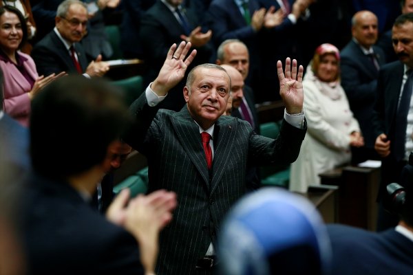 a Erdoğan: Ekonomideki dalgalanmayı atlatacağız