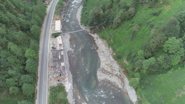 Rize Valisi kaçak yapıların durmamasına tepkili