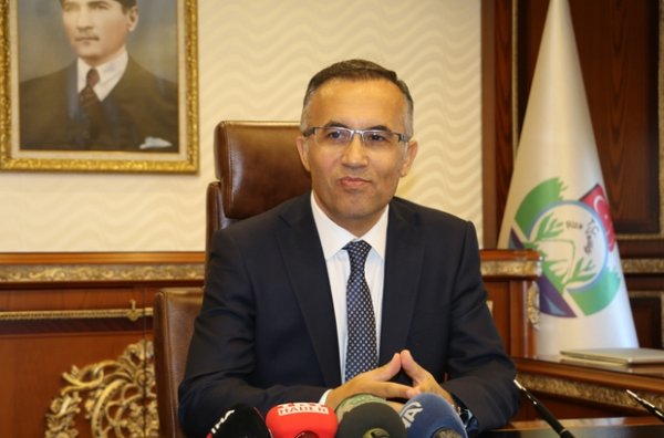 Rize Valisi kaçak yapıların durmamasına tepkili