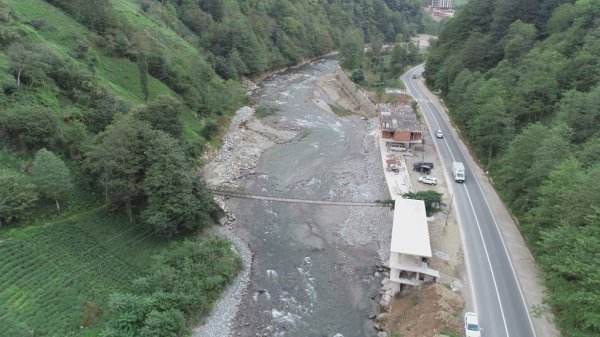 Rize Valisi kaçak yapıların durmamasına tepkili