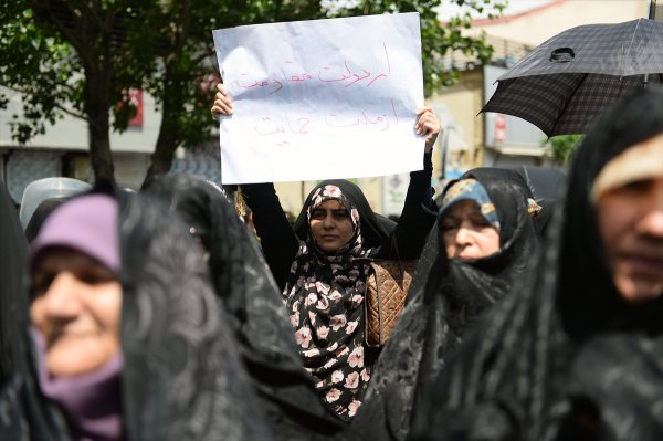 İran'da hükümetin nükleer kararına destek gösterileri